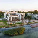 Bluelake At Sunset Apartman *
